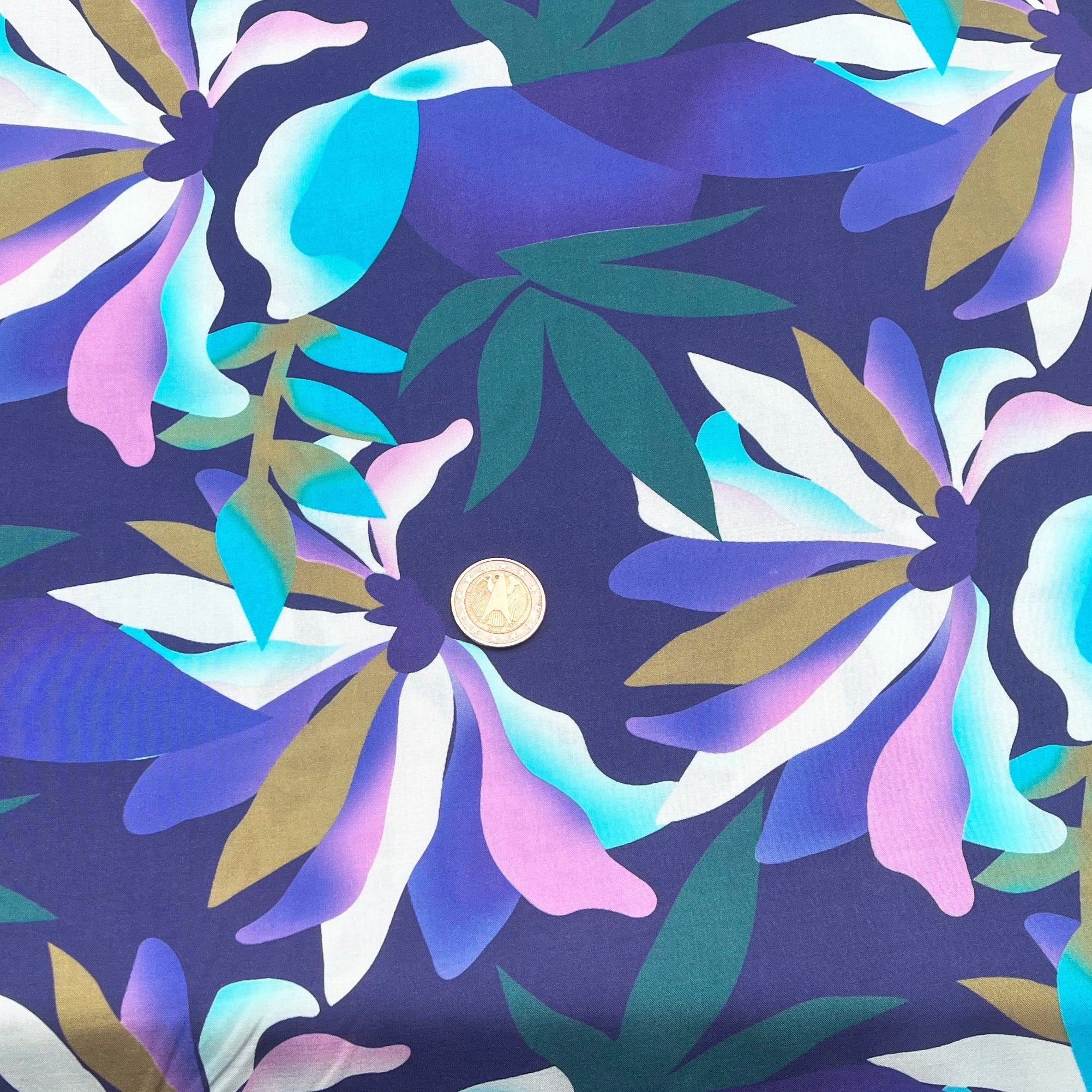 tissu_viscose_feuillage_tropical_nuit_violet