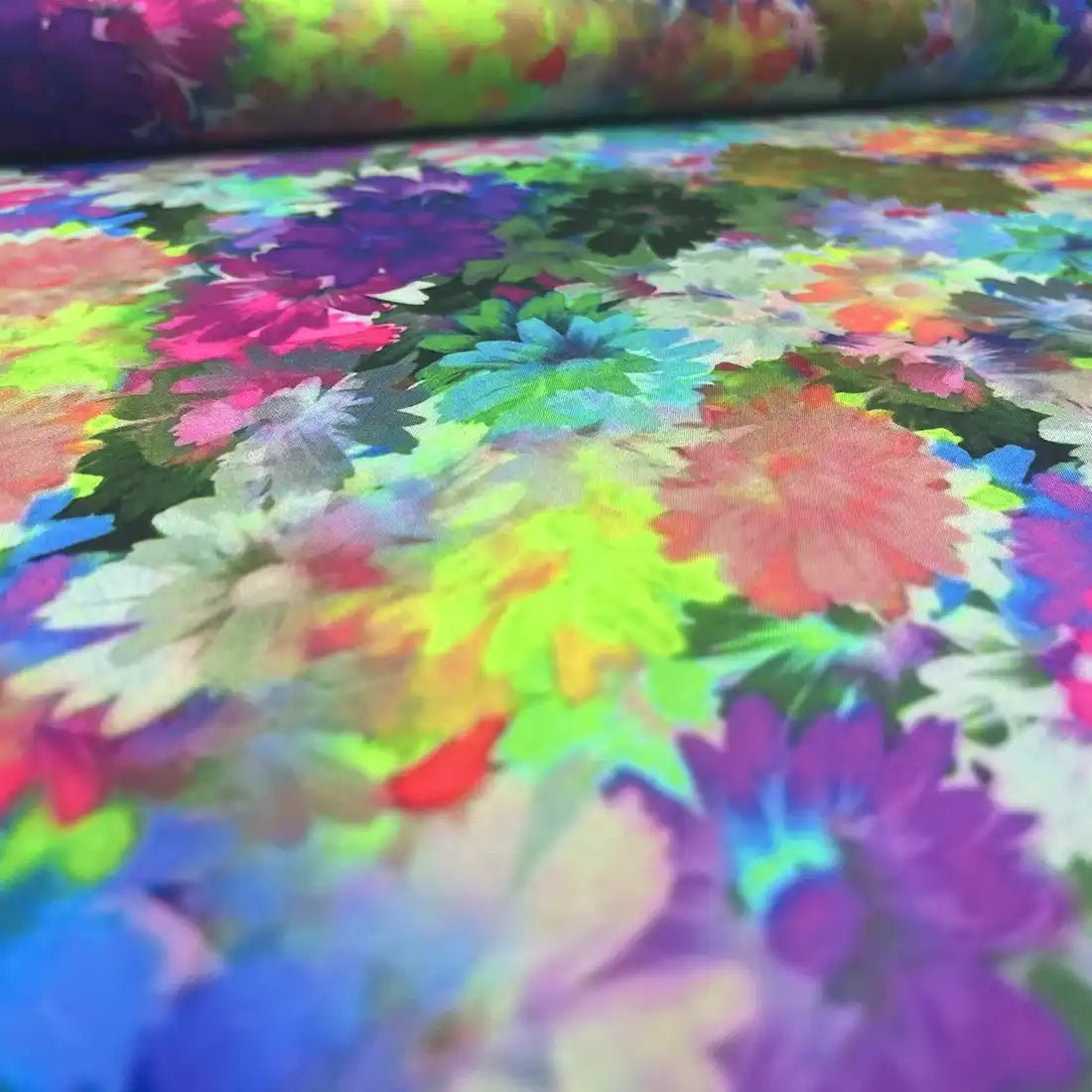 Tissu viscose fleurs éclatantes