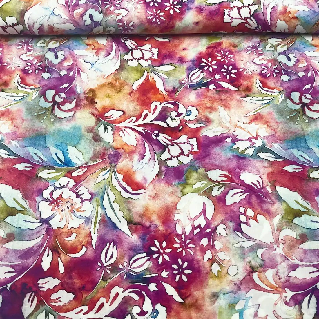 Tissu viscose fleurs et feuillage sur fond multicolore effet aquarelle