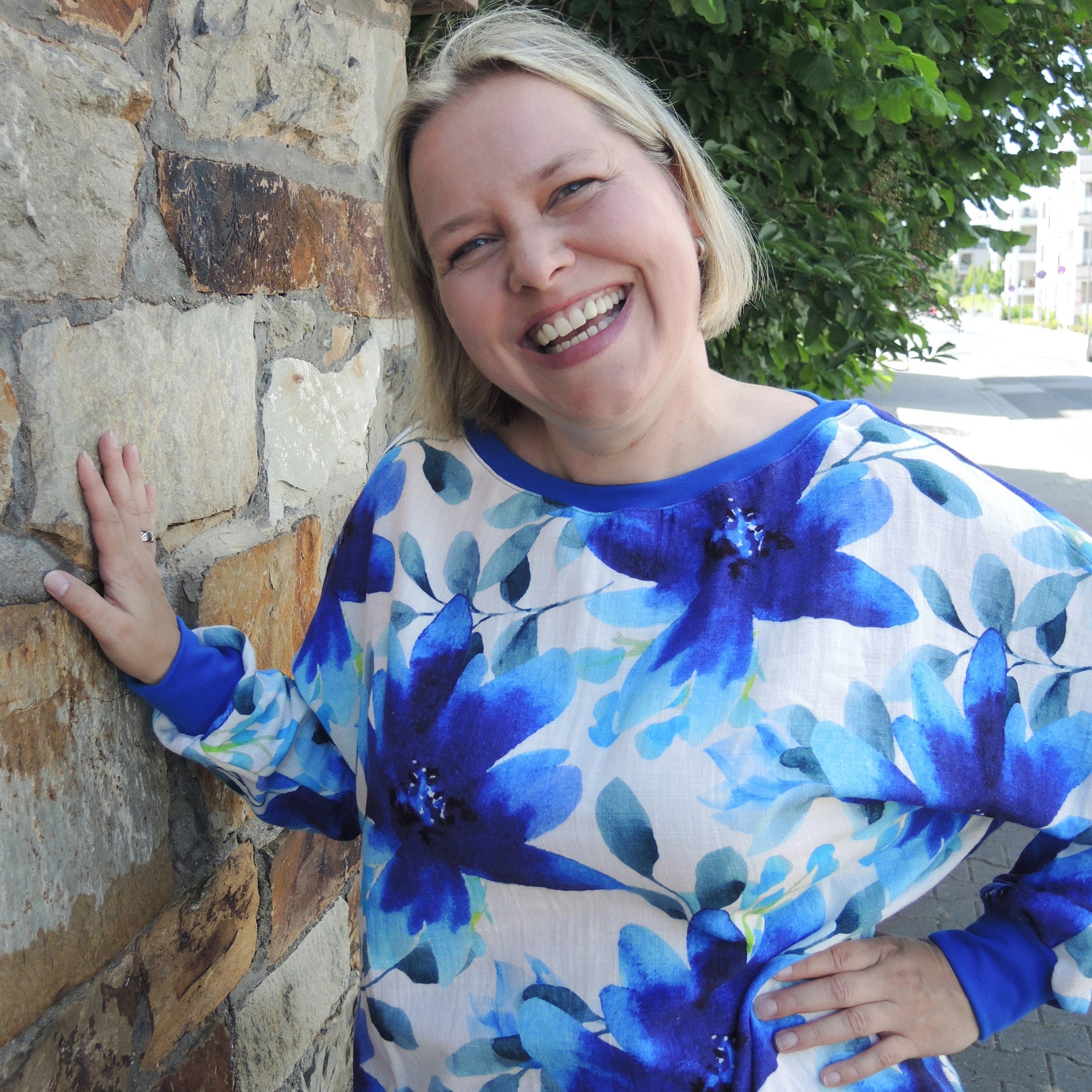 Tissus double gaze plat fleurs bleu aquarelle