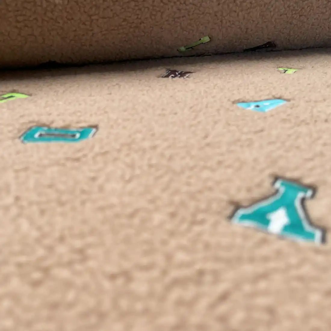 Tissus fausse fourrure Camel sherpa à Lettres Brodées